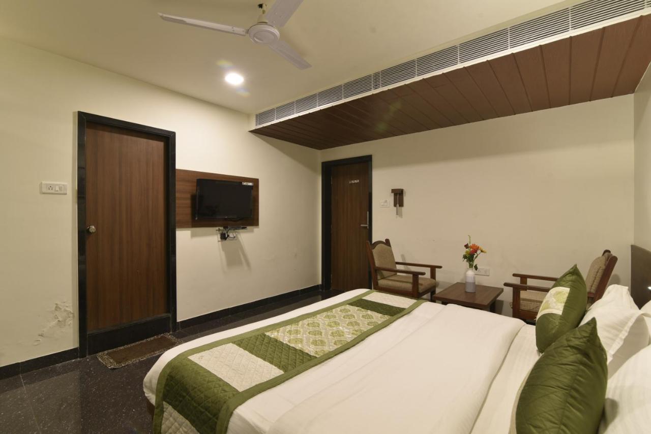 Hotel Clove Bijāpur Dış mekan fotoğraf
